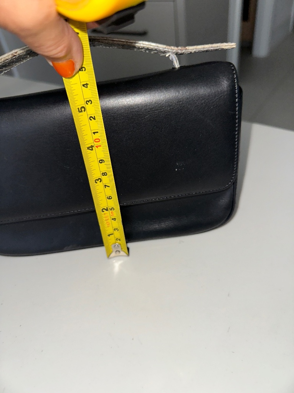 LADIES BLACK HANDBAG BY B RUNO MAGLI